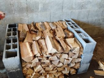 Bûches de bois fendues